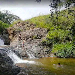 finca-chalet-del-rio-cali-farm-chalet-cali-river.cali-hotels.com/